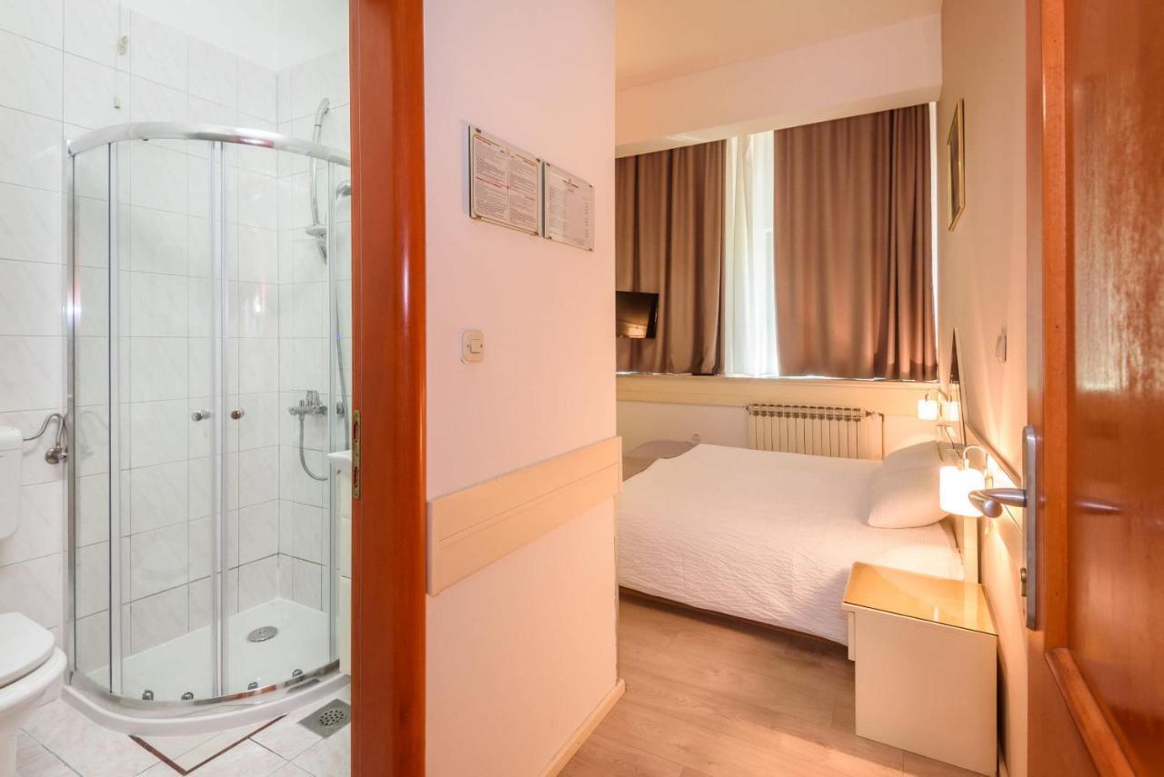 Hotel Mb เมทโควิช ภายนอก รูปภาพ