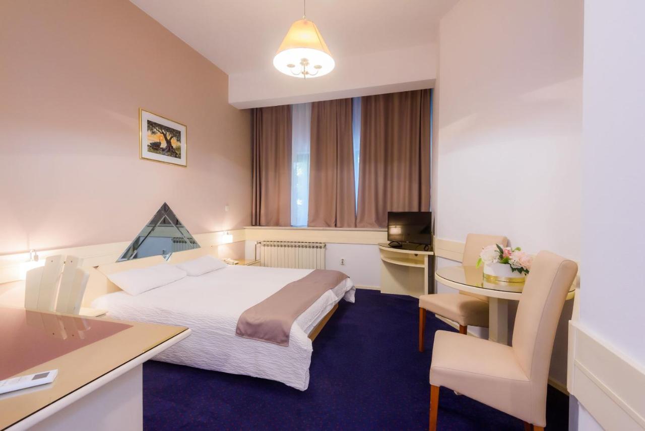 Hotel Mb เมทโควิช ภายนอก รูปภาพ