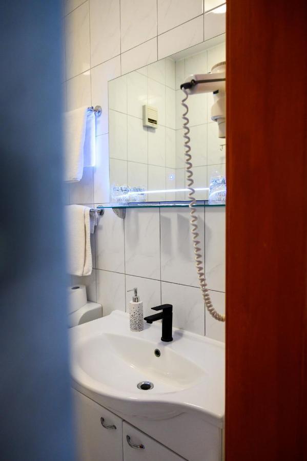 Hotel Mb เมทโควิช ภายนอก รูปภาพ